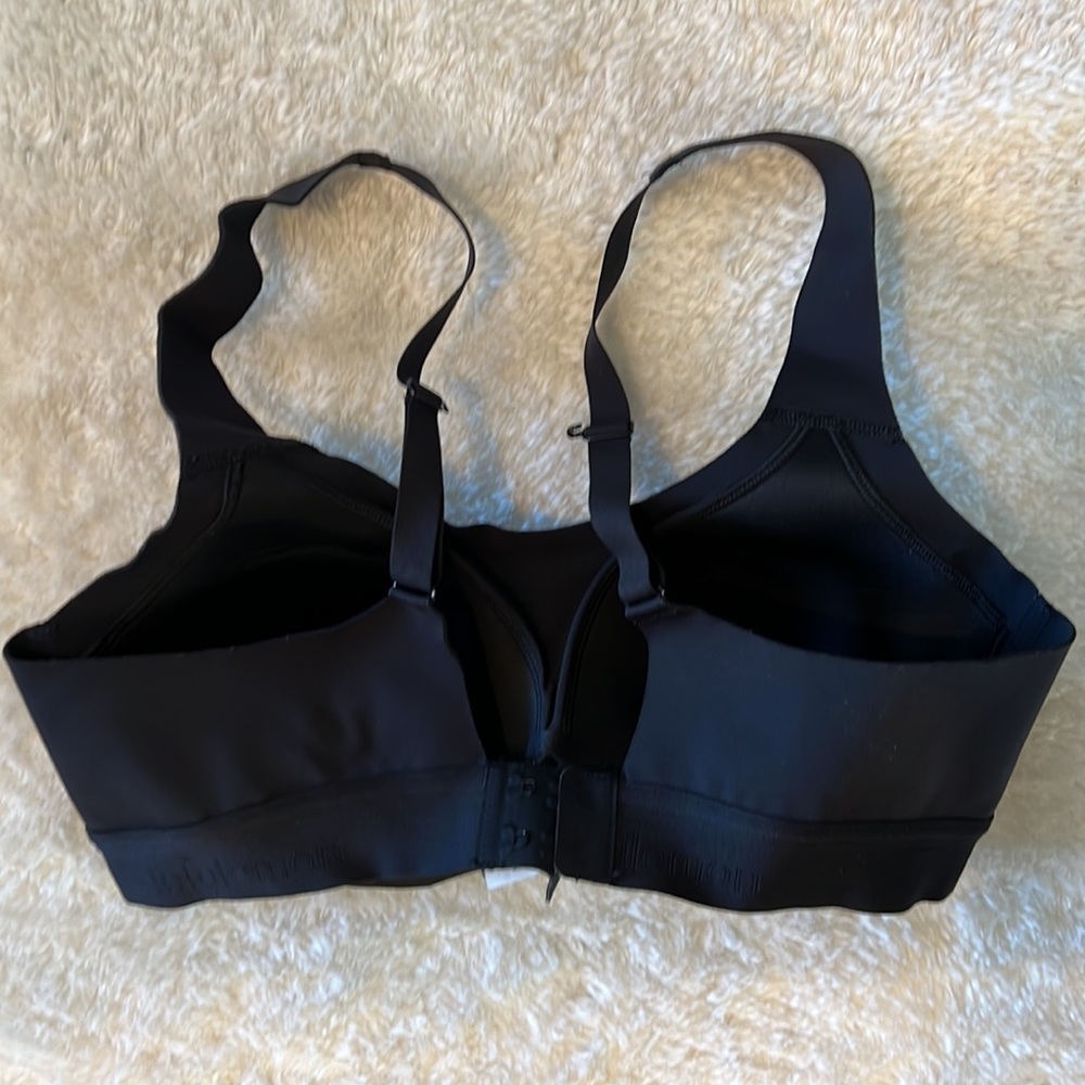 Black Lululemon sports bra size 34 a - Picture 2 of 6